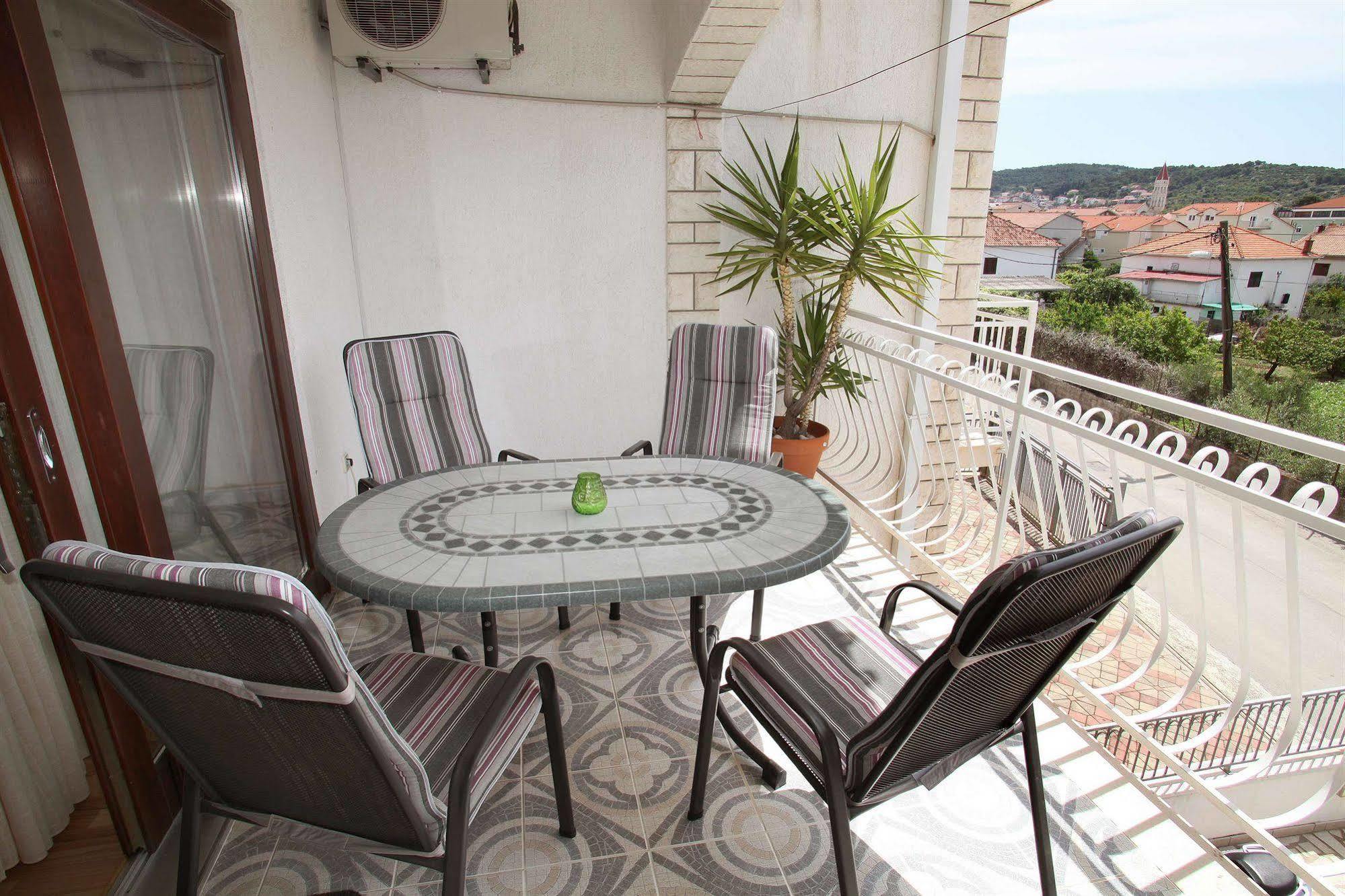 Apartments Hrabar Trogir Exterior foto